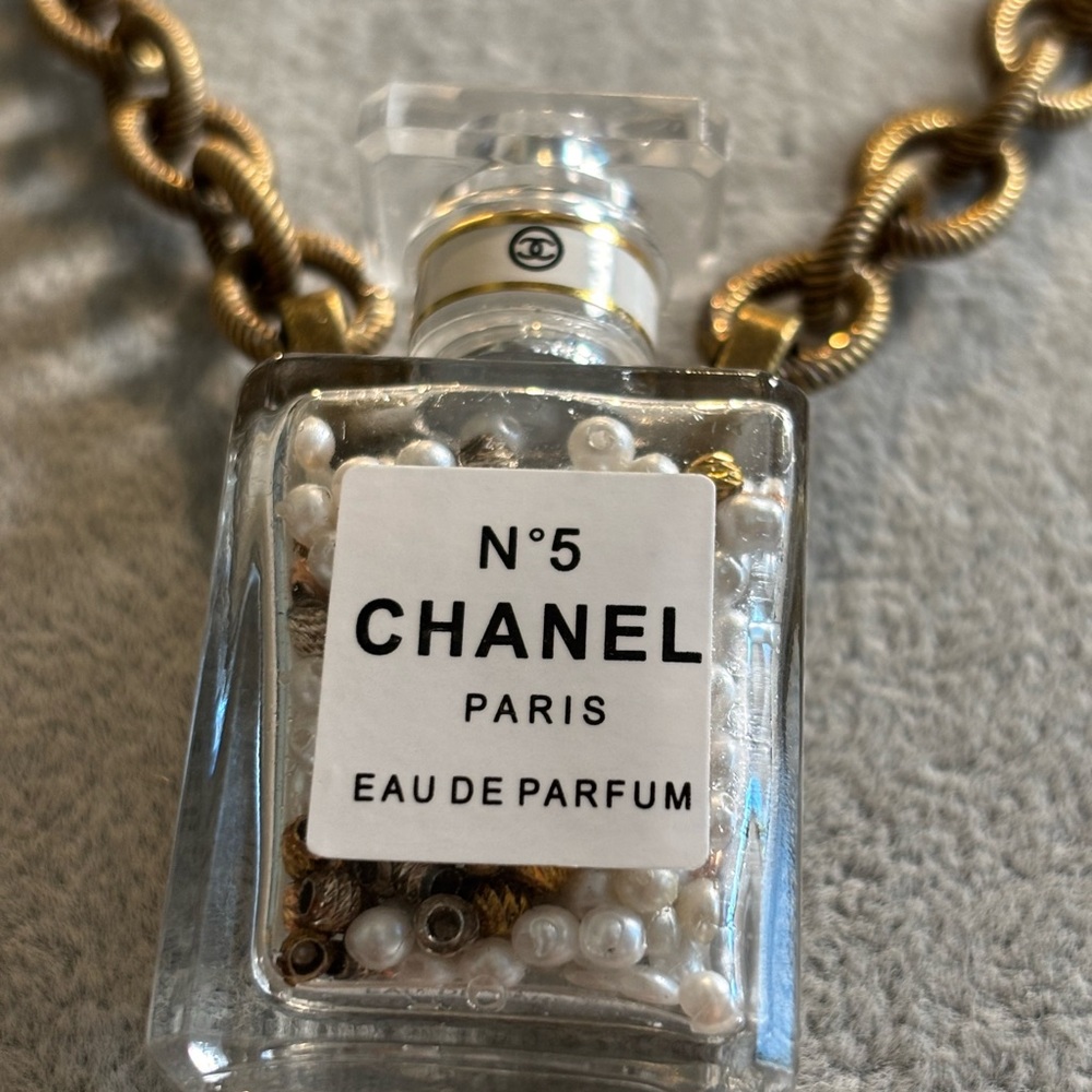 CHANEL N°5 Gold-Tone Perfume Bottle Pendant Necklace - Picture 3 of 5
